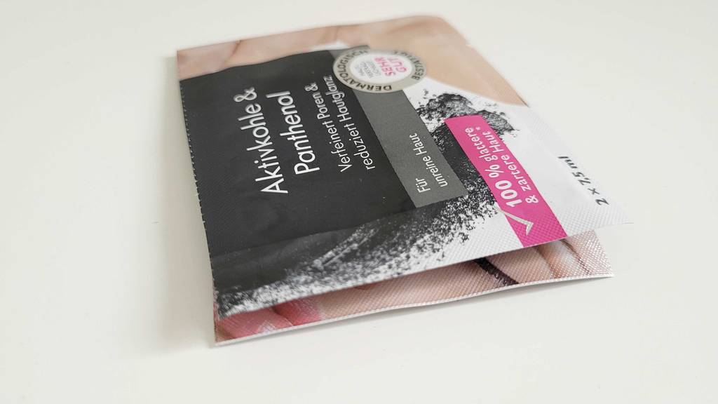 Peel-Off-Maske-Test: Merz Peel-off-Maske in der Doppelverpackung zusammengeklappt.