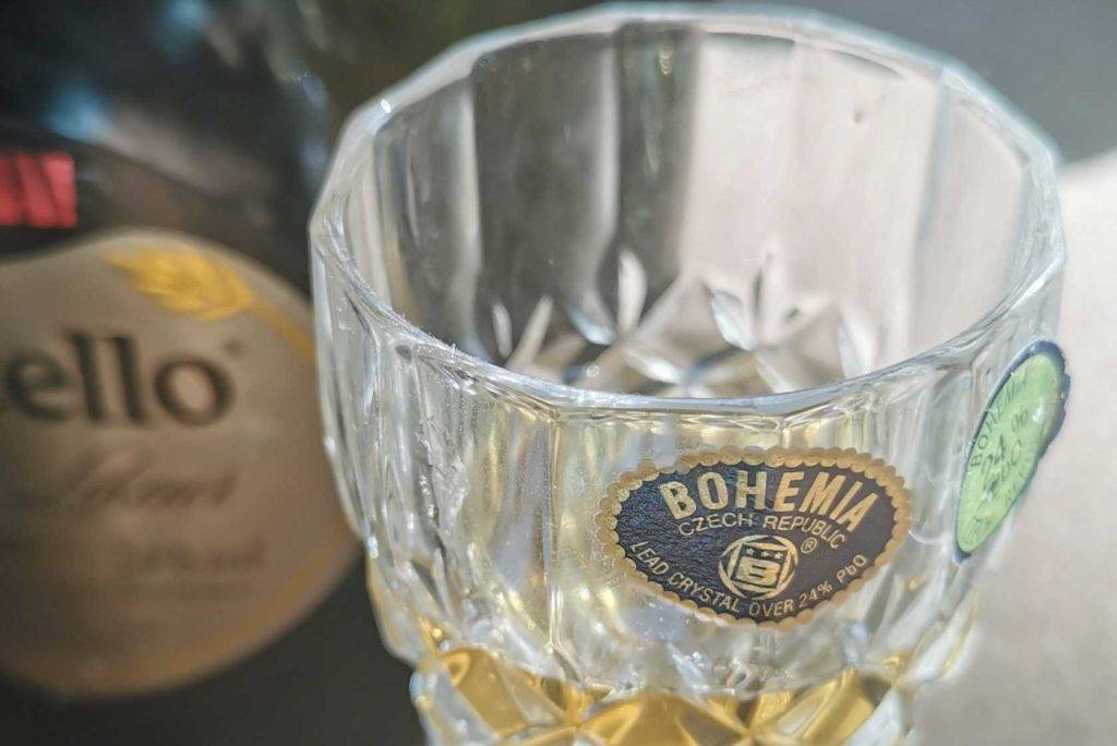 Haselnussschnaps in einem Glas.