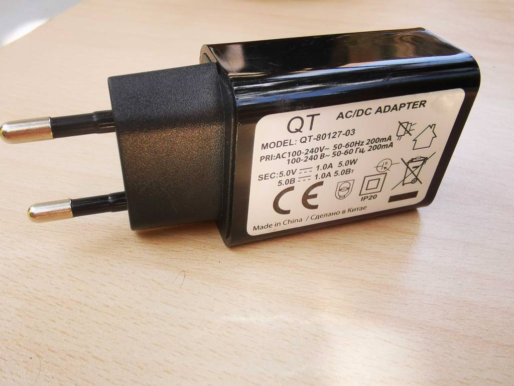 Bei dem USB-Ladegerät im Test handelt es sichz um einen AC7DC Adapter.