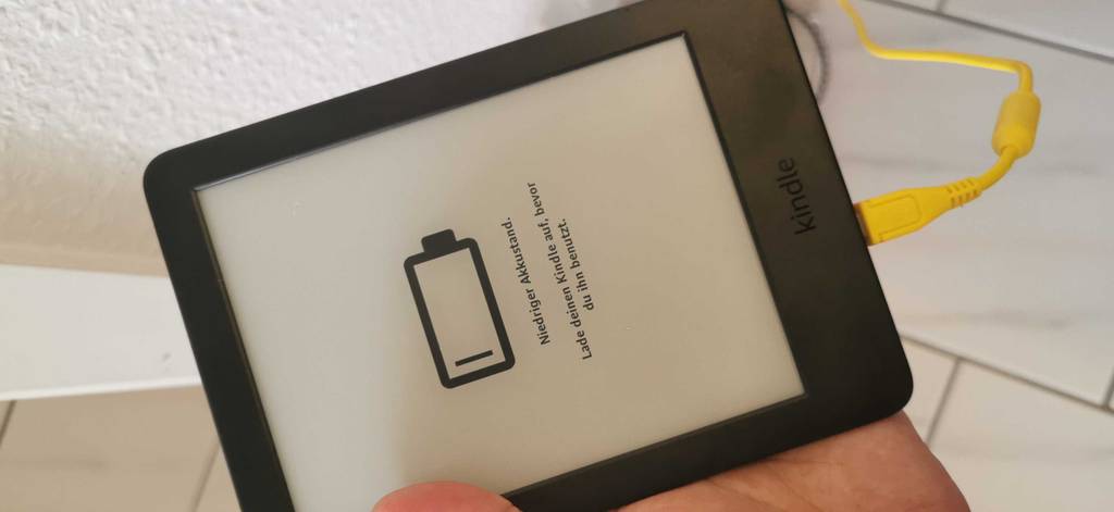 Getesteter Kindle mit niedrigem Akkustand.