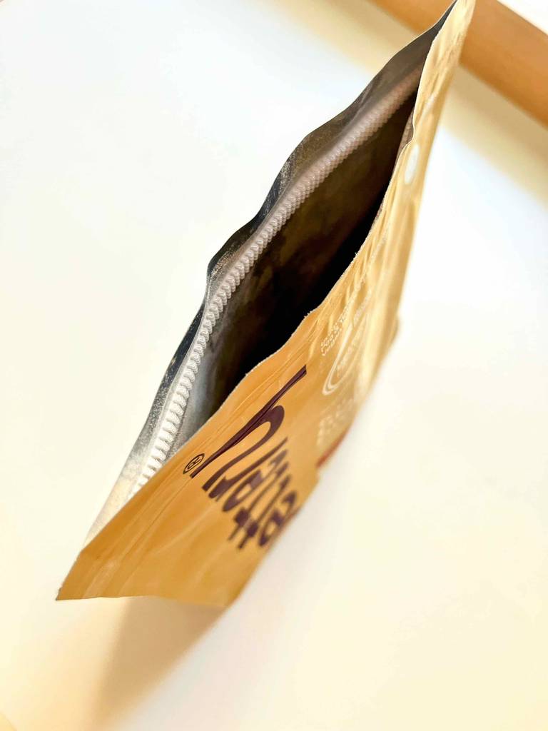 Im Test: Detailaufnahme Verschluss der Verpackung des Erbsenproteins.