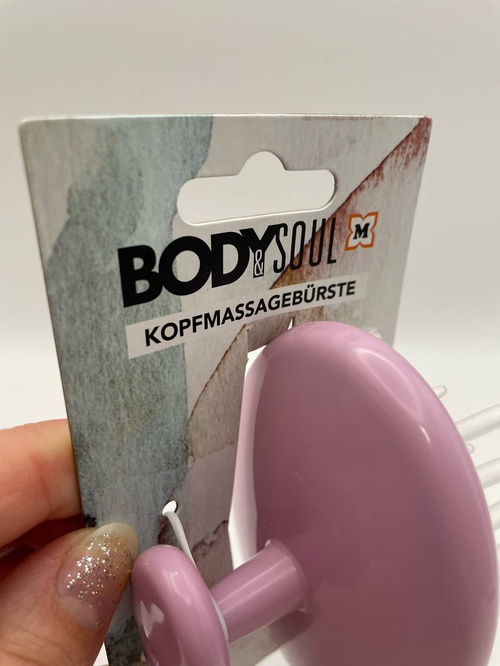 Die getestete Kopfhaut-Massagebürste ist an der