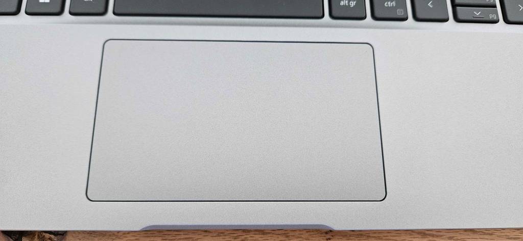 Trackpad eines getesteten Dell-Laptop in Detailaufnahme.