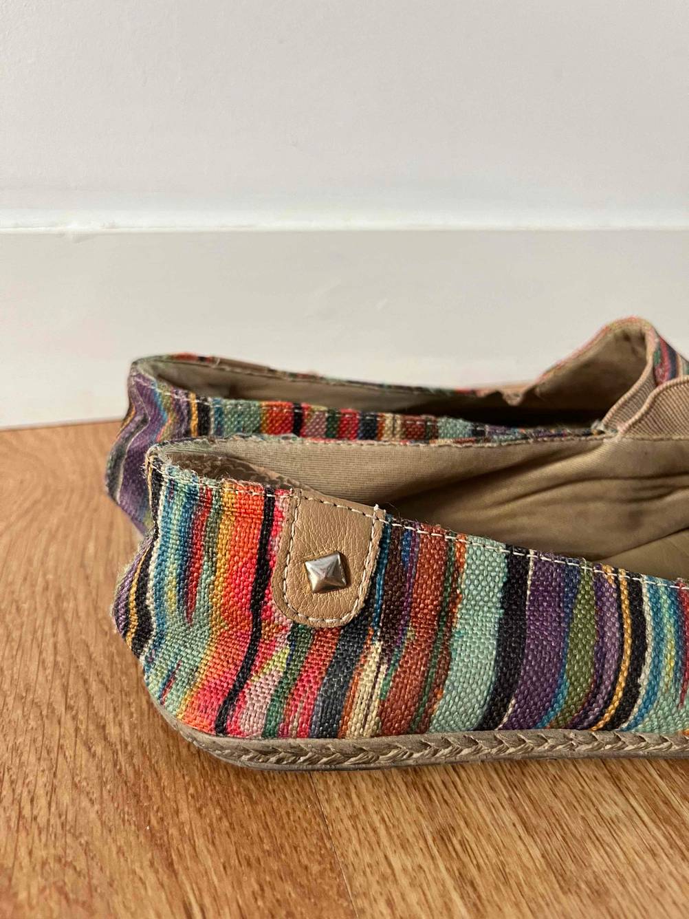 Espadrilles-Damen-Test: Schaft von Espadrilles im Fokus.