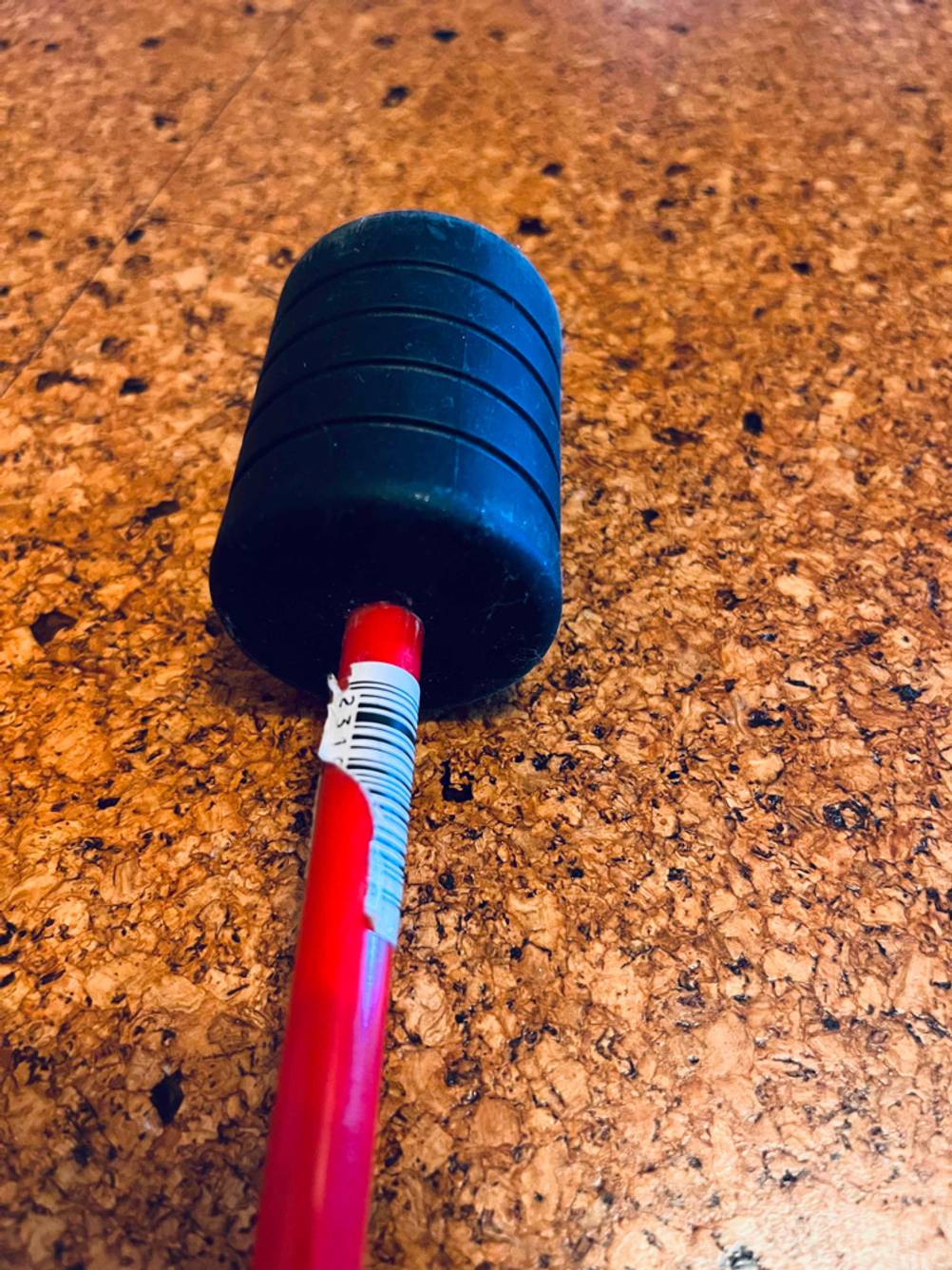 Im Test: Detailaufnahme Gewicht am Ende eines Fitness Schwingstabs.
