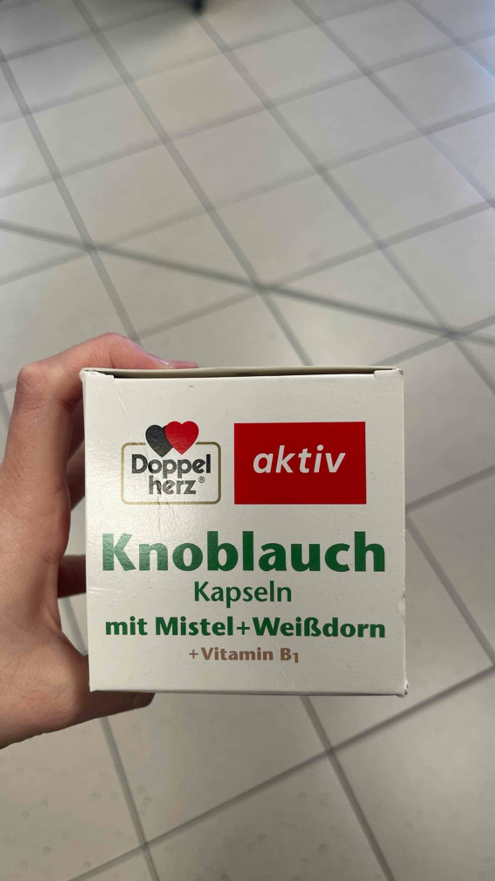 Oberseite der Verpackung der getesteten Knoblauch-Mistel-Weißdorn-Kapseln.