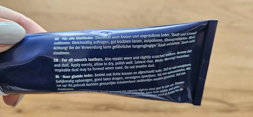 Im Test: Rückseite mit Informationen einer Schuhcreme.