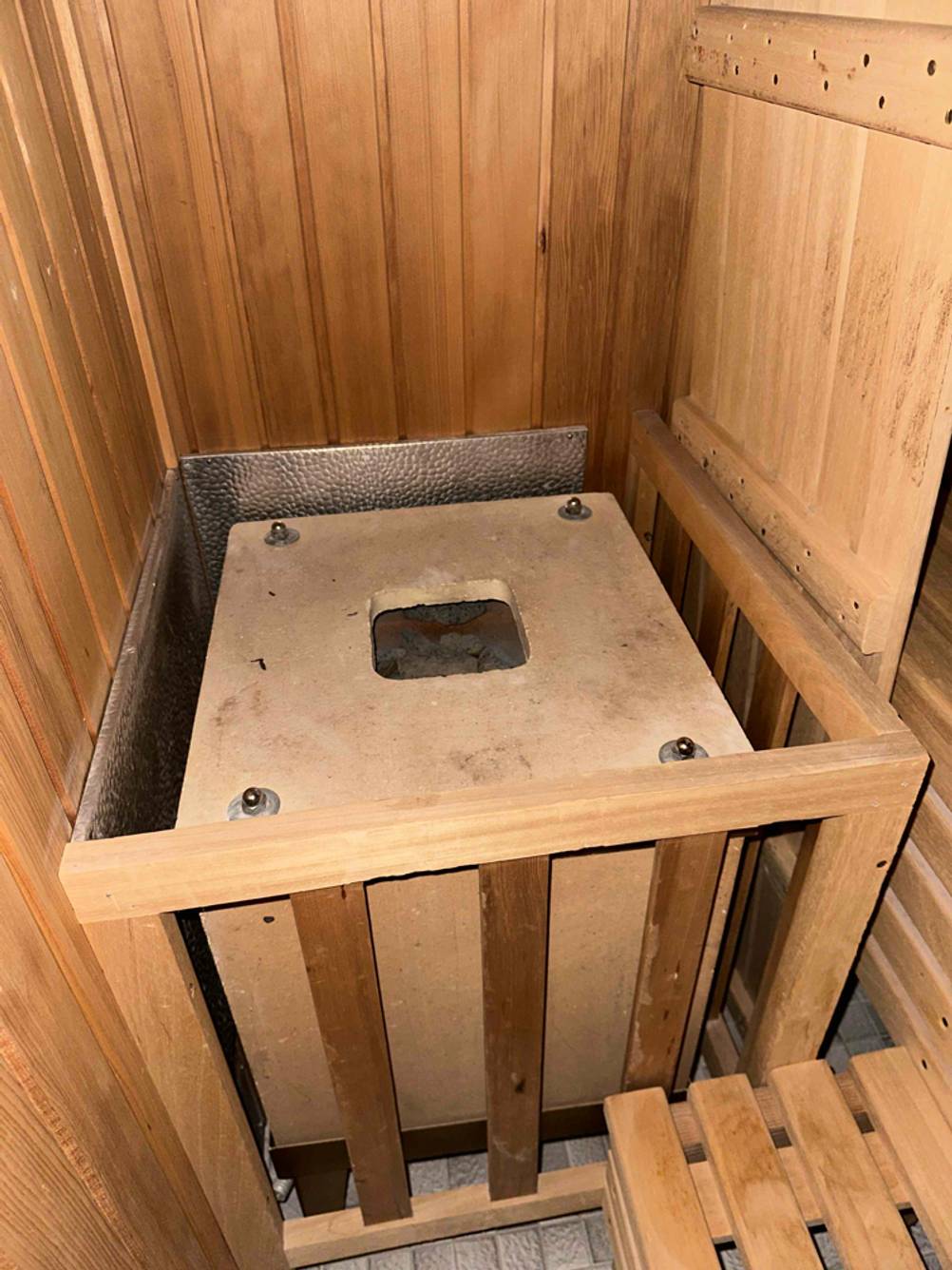 Sauna im Test: der Saunaofen im Fokus.
