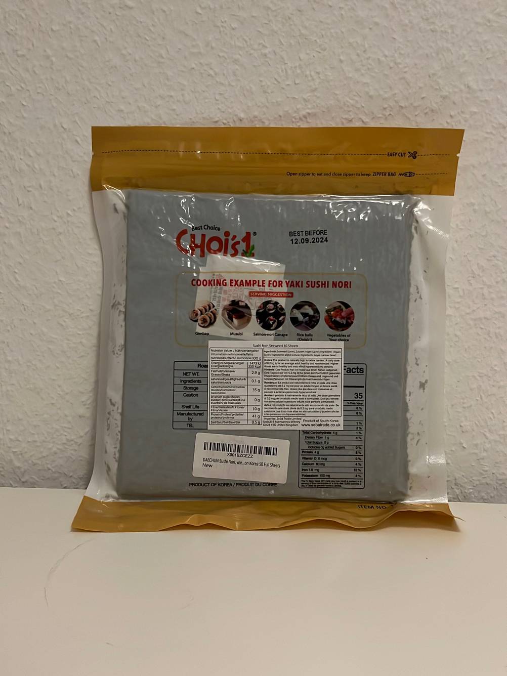 Nori-Blätter getestet: Rückseite einer Packung lehnt an einer hellen Wand.