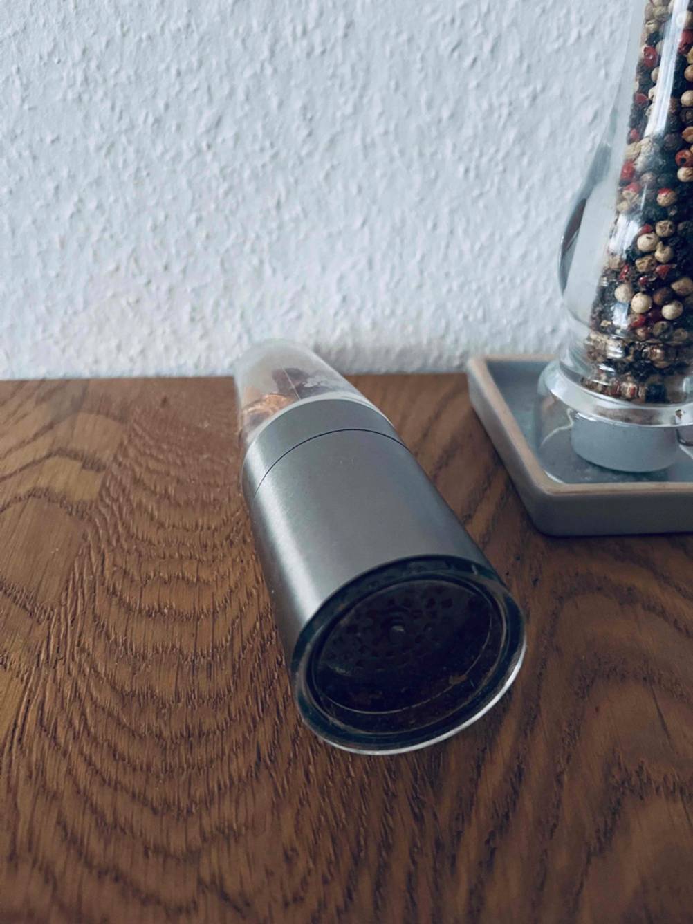 Detailaufnahme des Mahlwerks einer Chilimühle im Test.