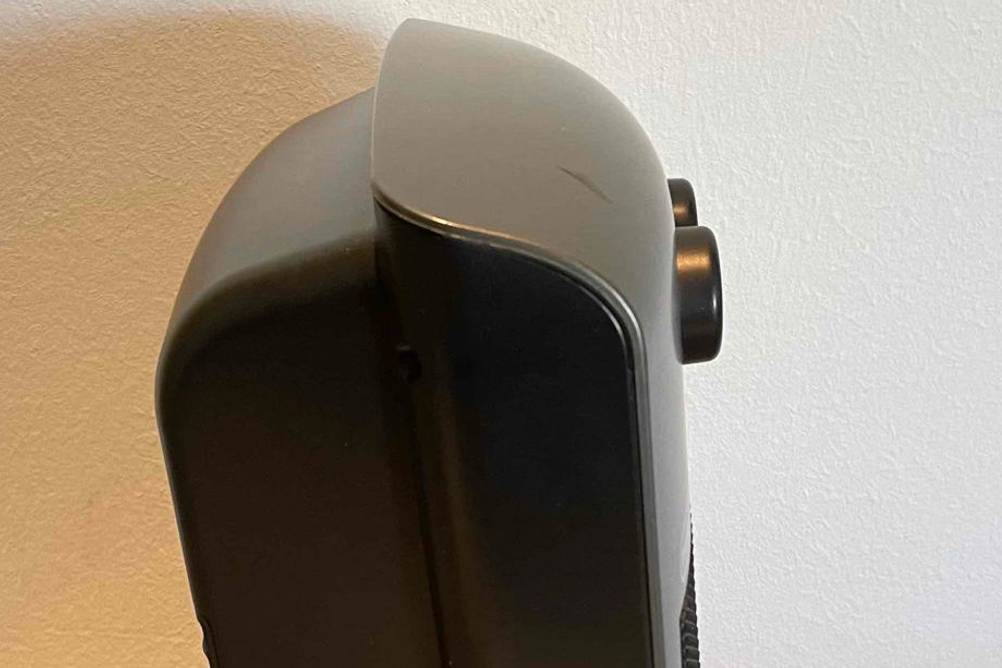 Heizlüfter-Test: schwarzer Heizlüfter von der Seite.