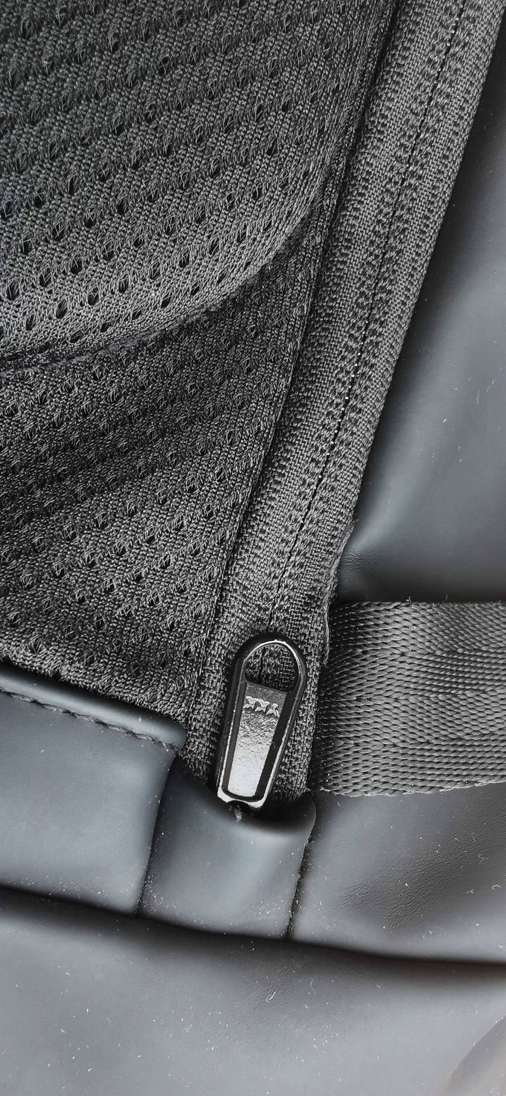 Im Test: Nahaufnahme Reisverschluss eines Handgepäck-Rucksacks.