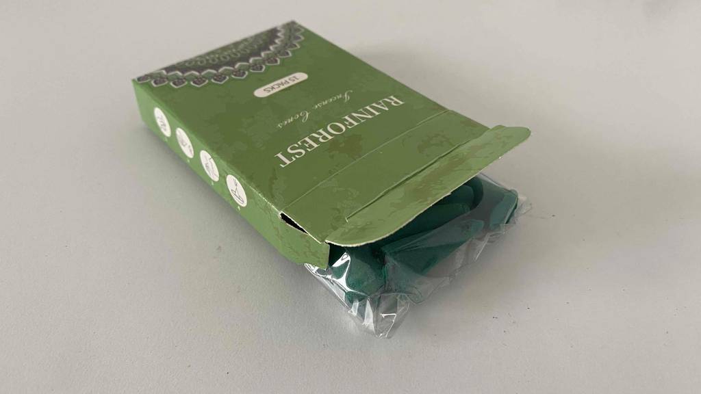 Abbildung grüne Packung Räucherkerzen