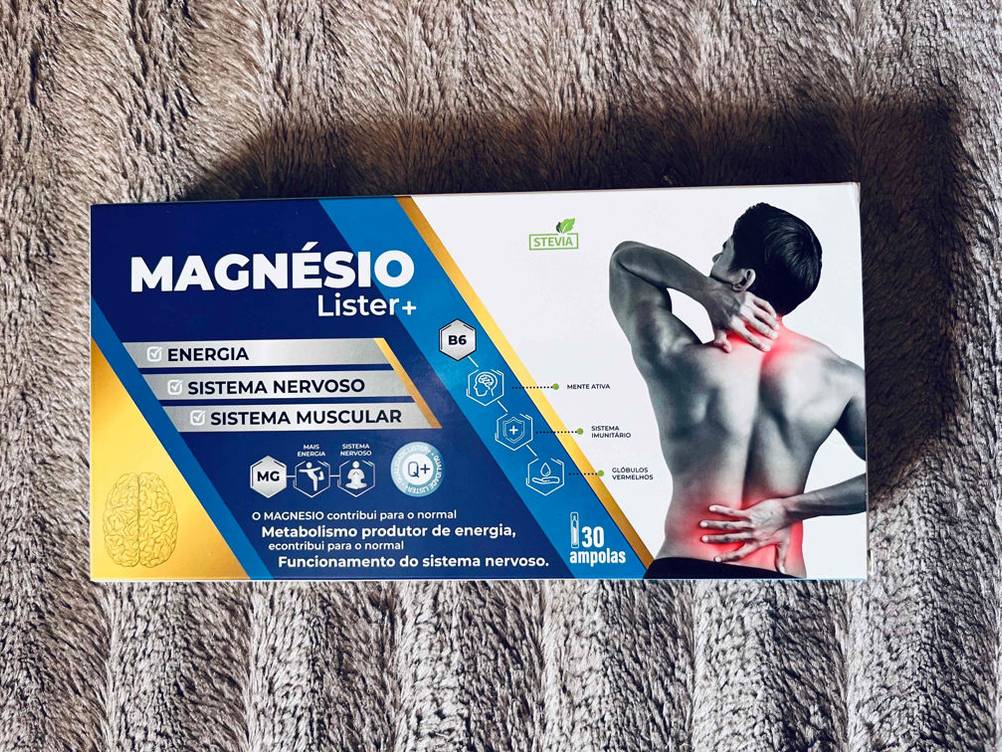 Magnesiumcitrat getestet: Magnesiumcitrat der Marke Magnesio liegt auf einem grauen Stoff.