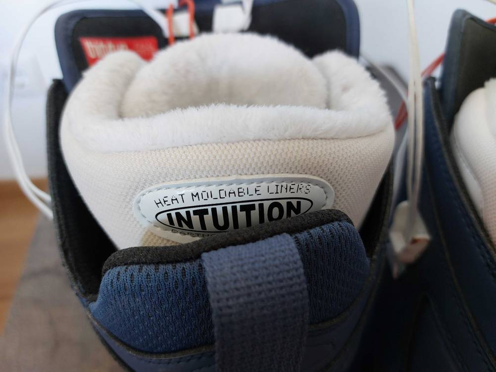 Snowboard-Boots getestet: Nahaufnahme Label an der Rückseite.
