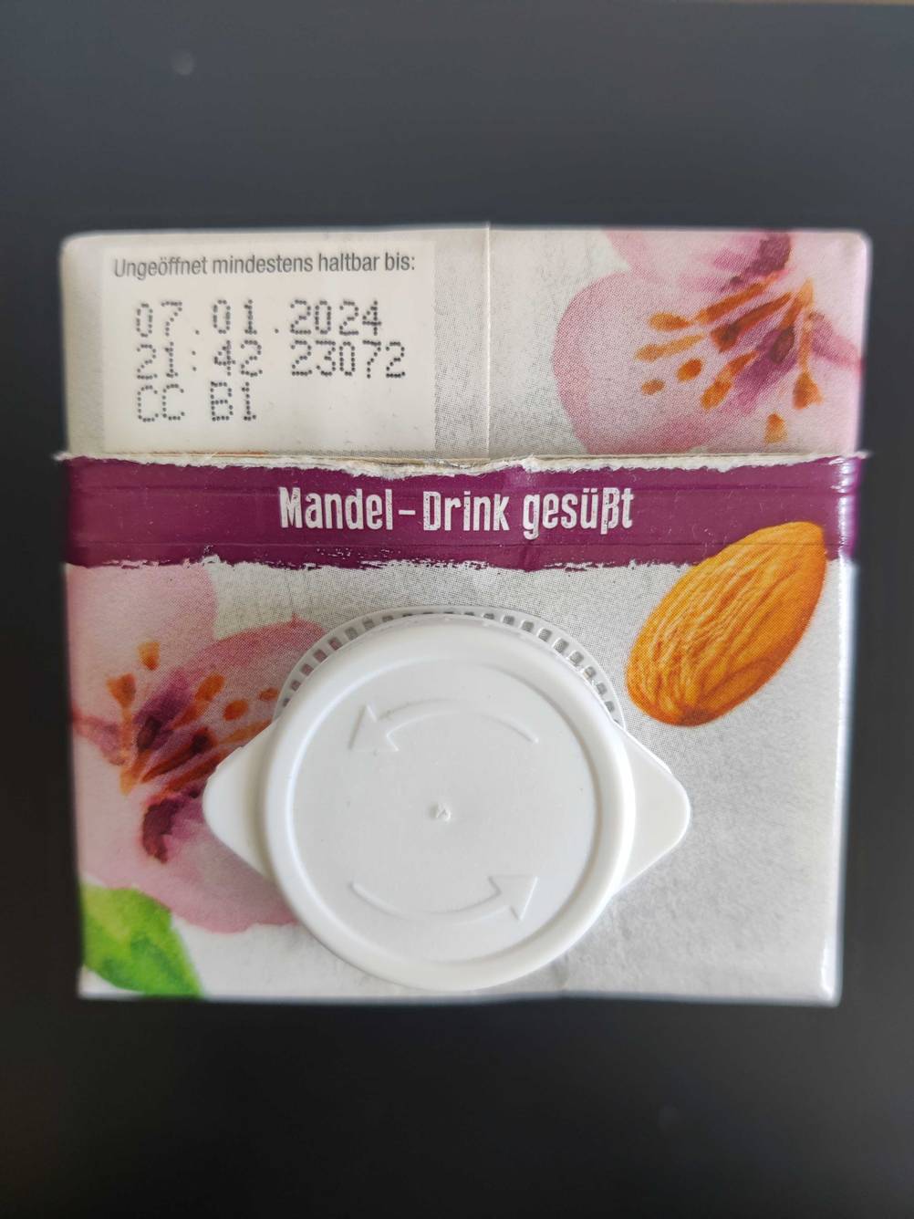 Mandelmilch von oben fotografiert-Verschluss.