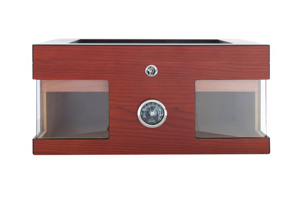 Frontansicht eines getesteten Humidor im verschlossenen Zustand.