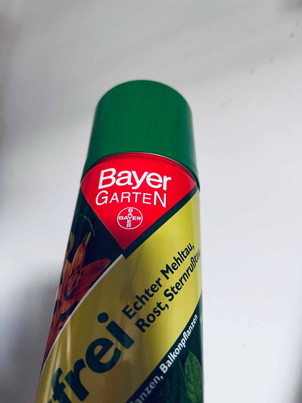 Im Test: Detailaufnahme des Logos einer Dose Rosen-Pilzfrei.