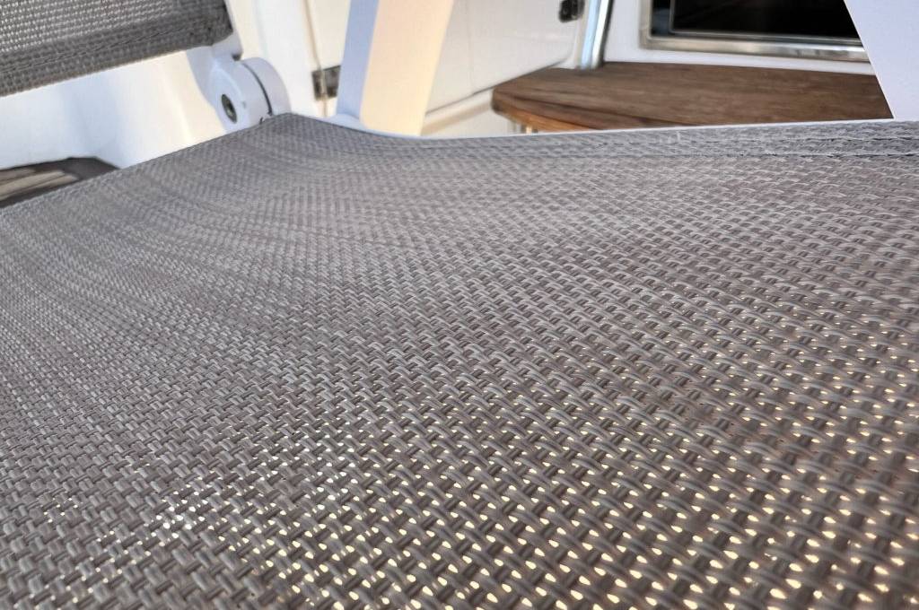 Campingstuhl-150-kg im Test: Nahaufnahme von Material eines Campingstuhls.