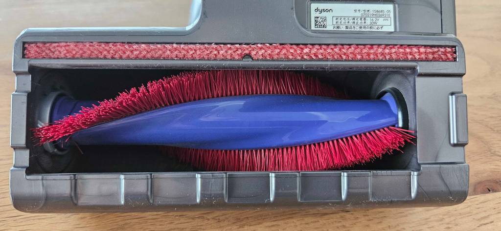 Dyson Staubsauger getestet: Detailaufnahme Bürste der Saugdüse.