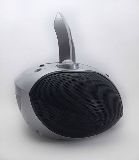 Der Lautsprecherausgang des getesteten Kassettenrecorders im Fokus.