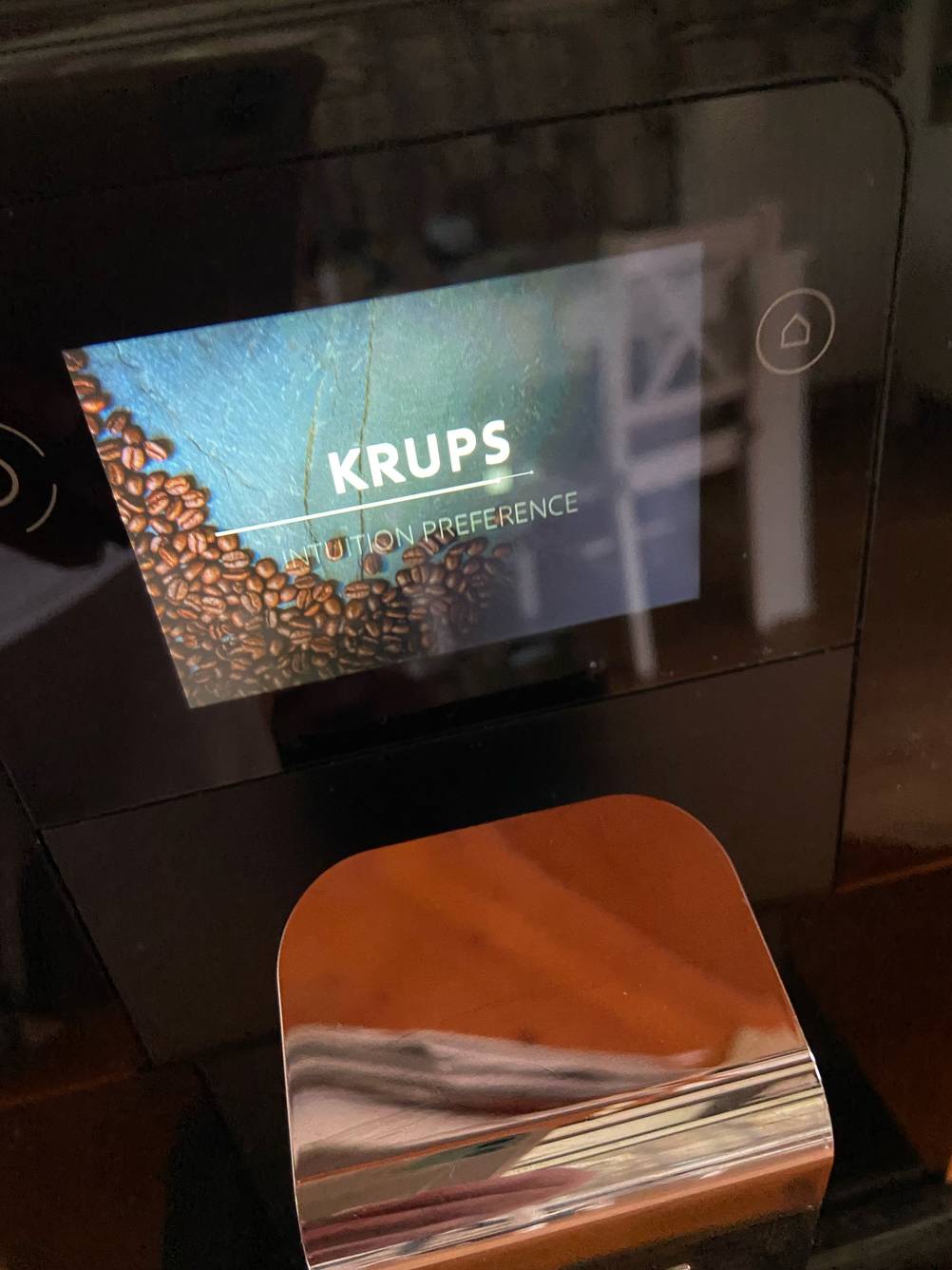  Kaffeevollautomaten bis 500 Euro getestet: Das Display der Kaffeemaschine in Nahaufnahme.