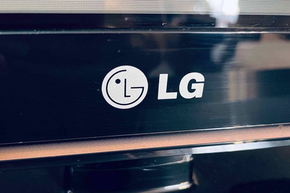 Im Test: Detailansicht Logo eines LG Fernseher 55-zoll.