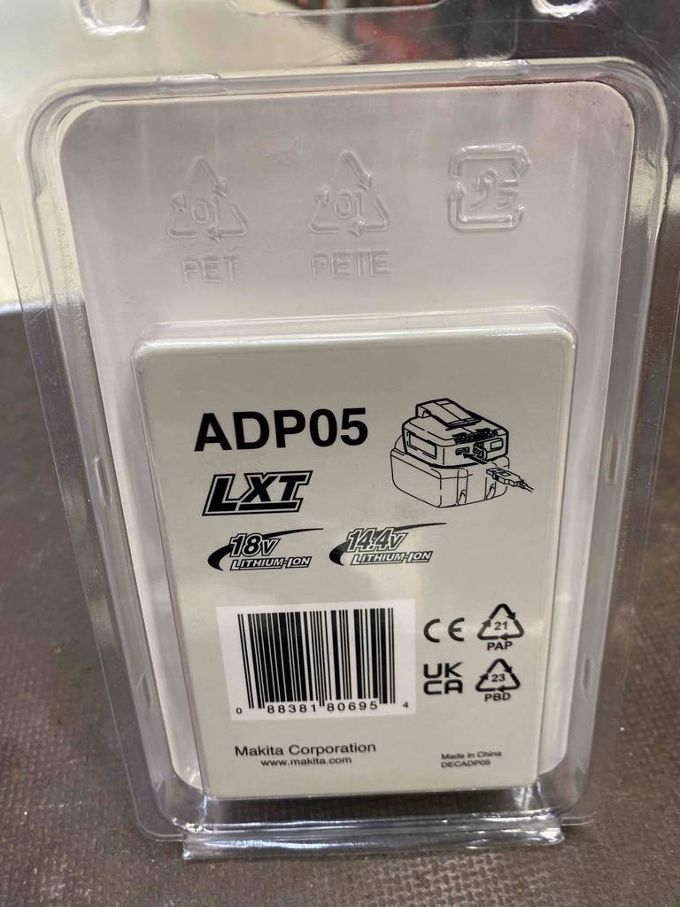 Rückseite der Verpackung eines getesteten Makita-Akkus.