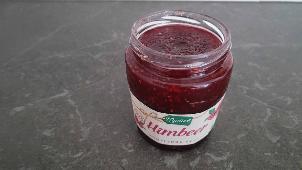 Himbeermarmelade geöffnet.
