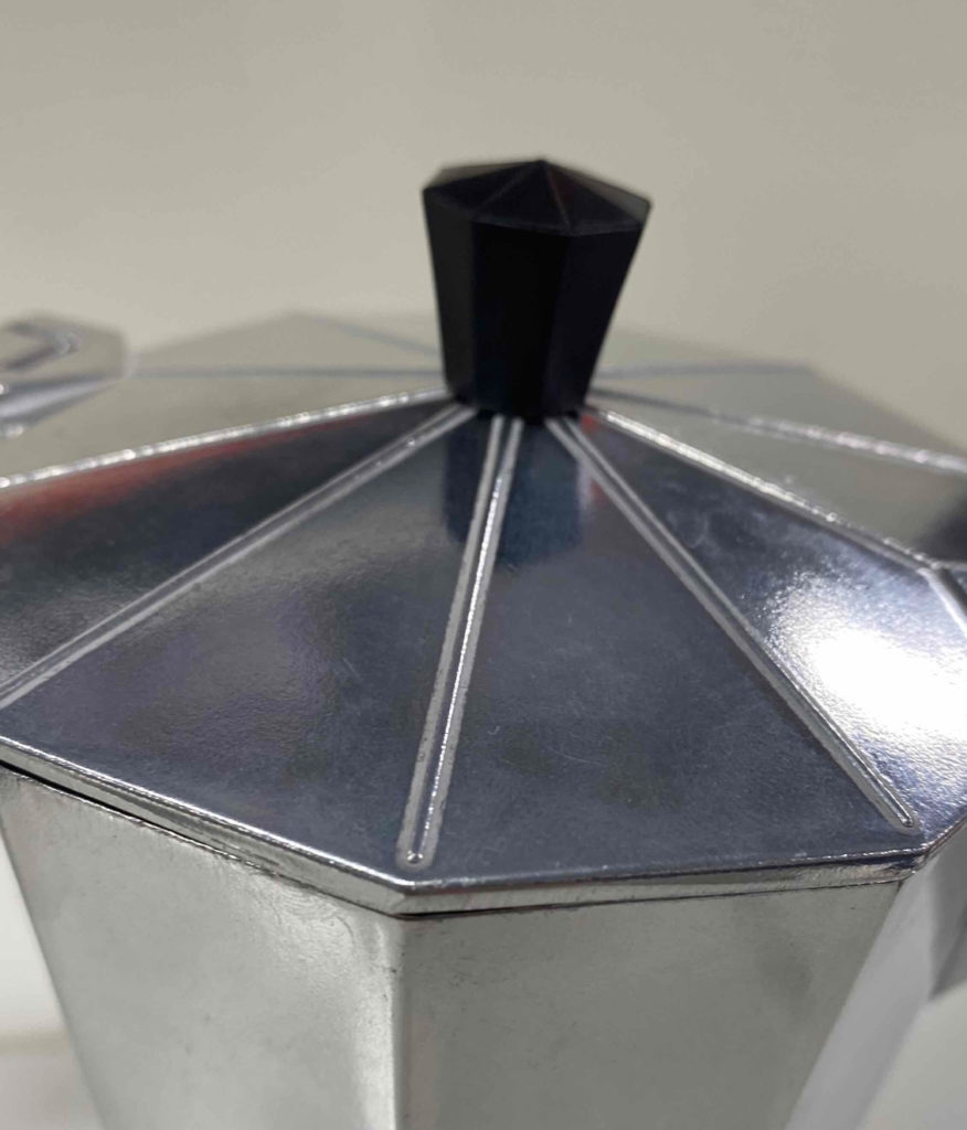 Espressokocher getestet: Deckel eines Espressokocher im Fokus