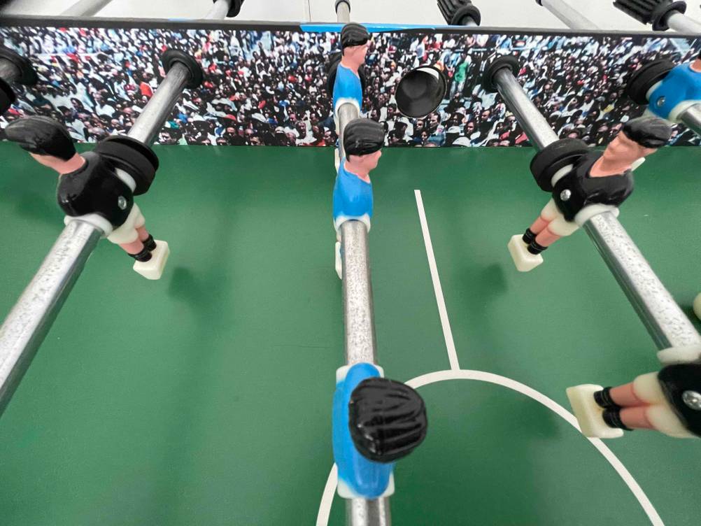 Klapparer Kicker Nahaufnahme von den Spielfiguren