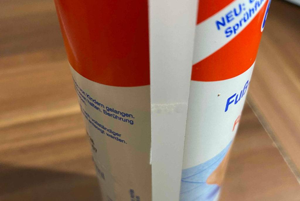 Fußpilz-Spray aufgestellt.