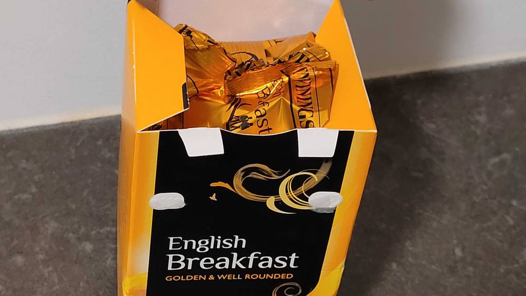 Test: Die geöffnete Verpackung des englischen Tees im Fokus.