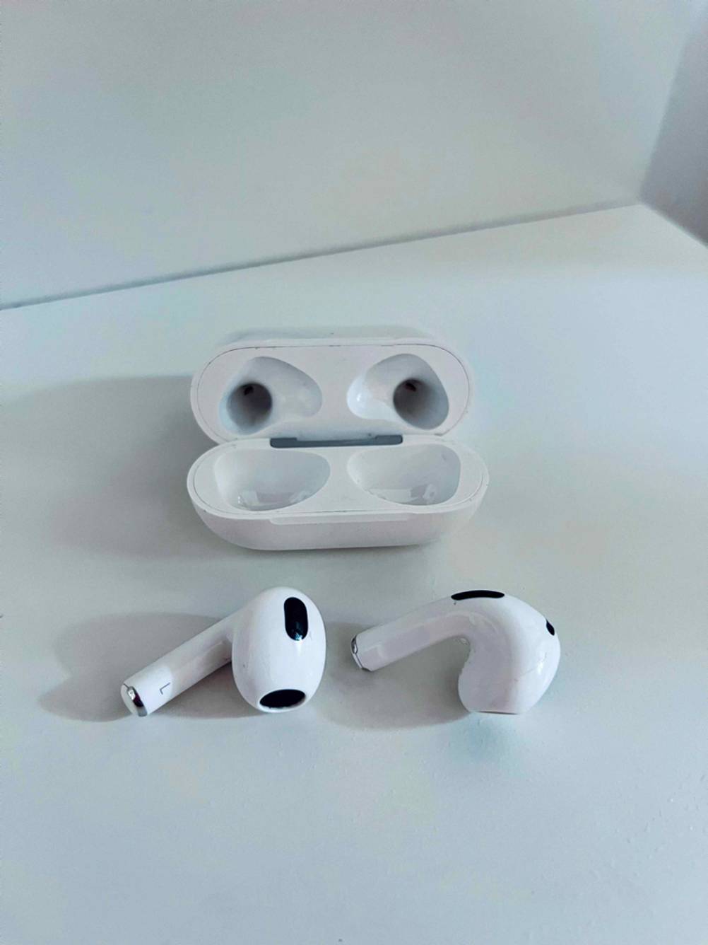In-Ear-Headset im Test: geöffnete Box mit In-Ear-Kopfhörern.
