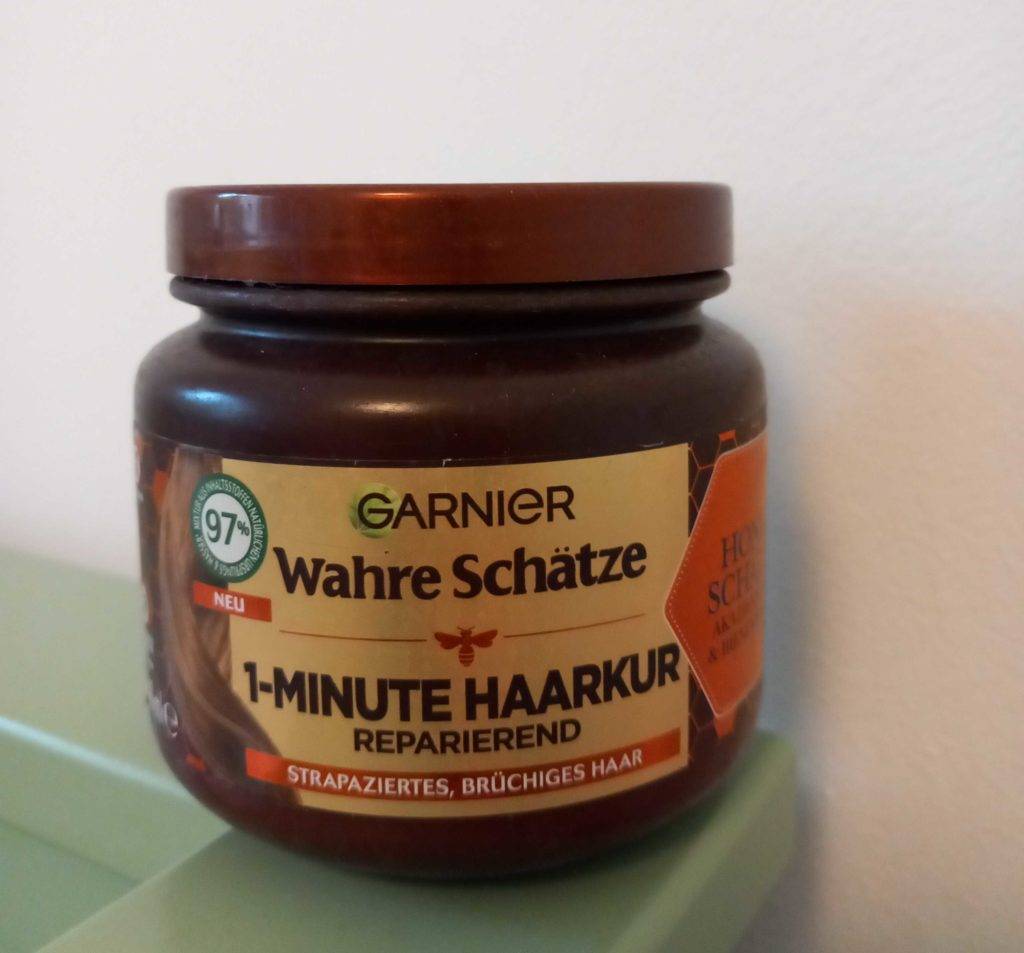 Haarmaske-Test: eine Haarmaske von Garnier von vorn ersichtlich.