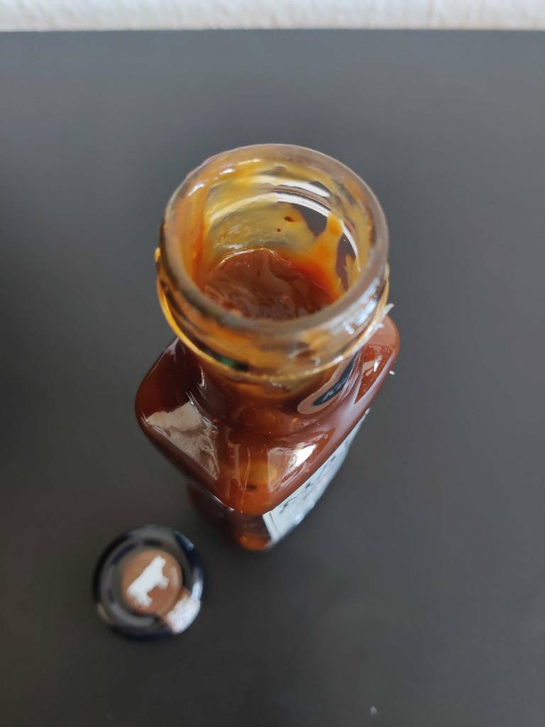 BBQ-Sauce geöffnet.