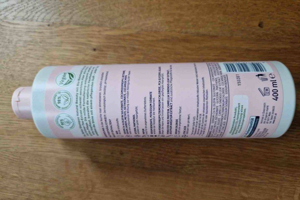 Balea- Shampoo getestet: Rückseite von Flasche mit Informationen zu Shampoo.