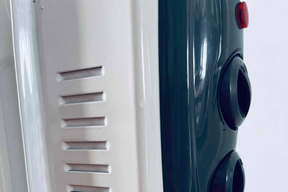 Elektroheizung im Test: Nahaufnahme Bedienelemente.