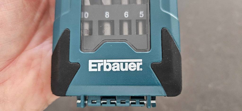 Steinbohrer-Test: Detailaufnahme Logo auf Verpackung.