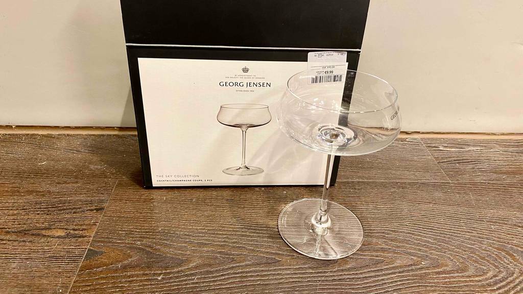 Cocktailgläser im Test: Cocktailglas steht vor der Originalverpackung.