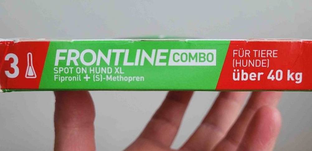 Zeckenschutz-Hund-Test: Seitenansicht der Verpackung eines Zeckenschutzes mit Hinweis 