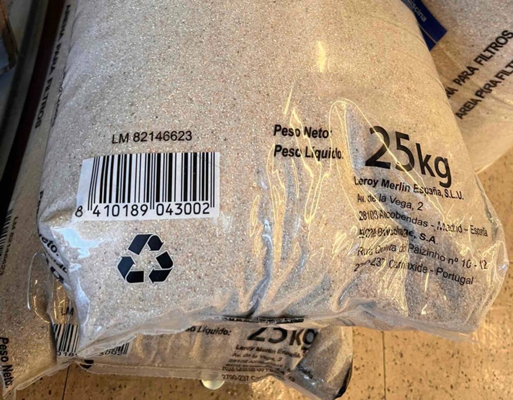 Filtersand-Test: drei Säcke Filtersand mir 25 kg Inhalt.