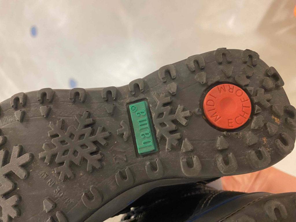 Wanderschuhe für Kinder getestet: die Sohle eines Wanderschuhs im Fokus.