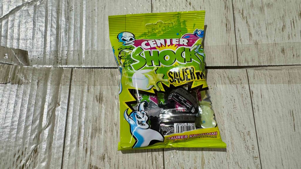 Kinder-Kaugummi-Test: Eine Packung Center-Schock liegen auf einem Karton.