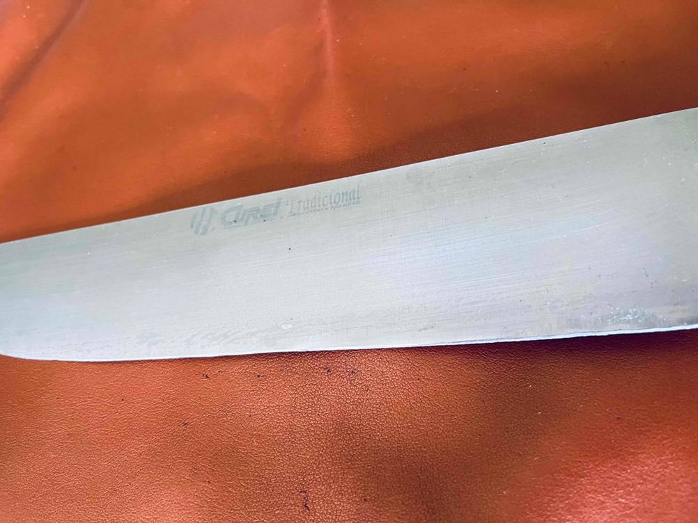 Fleischmesser im Test: Klinge von Fleischmesser in Nahaufnahme.