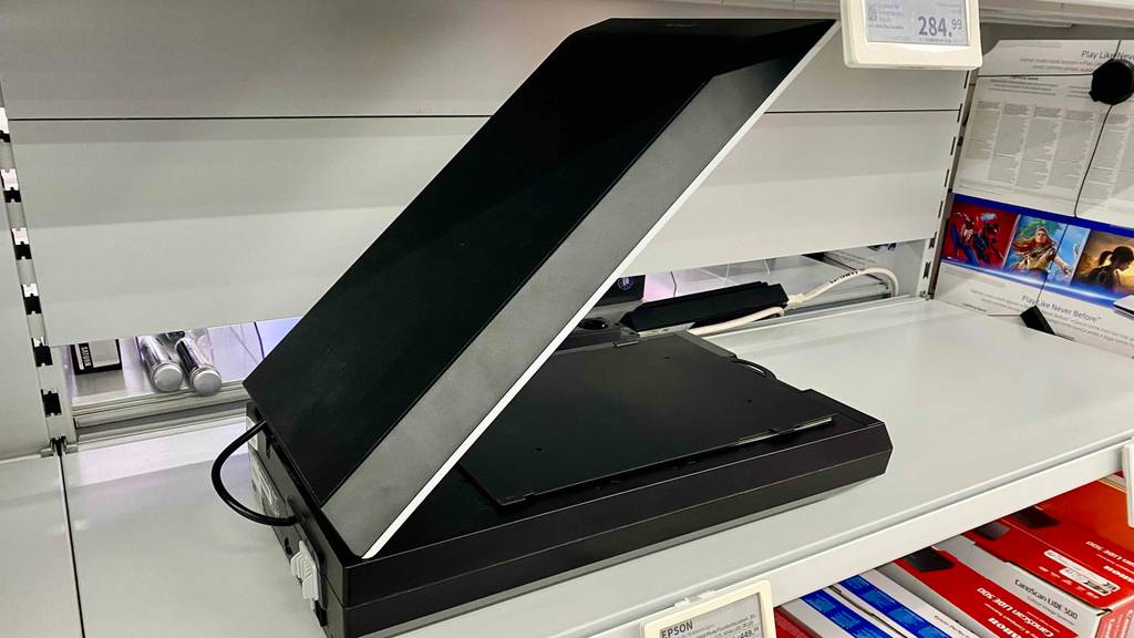 Scanner der Marke Epson ist geöffnet und getestet.