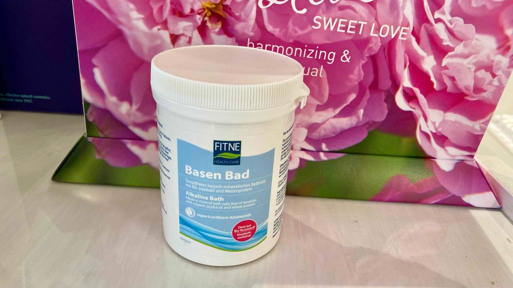 Basenbad-Test: geschlossene Dose Basenbad der Marke FITNE.