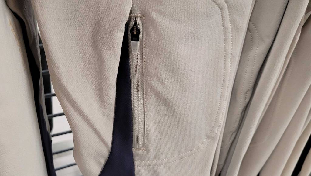 Reithose Kinder Test: Die Tasche der Kinder-Reithose im Fokus.