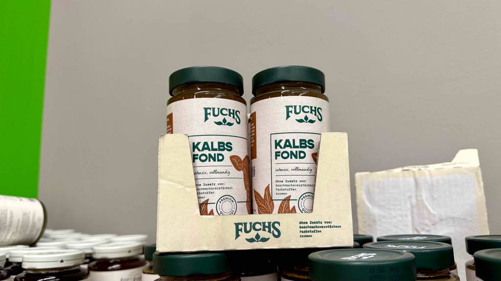 Test: Getestete Kalbsfonds von Fuchs sind in Kartons sortiert.