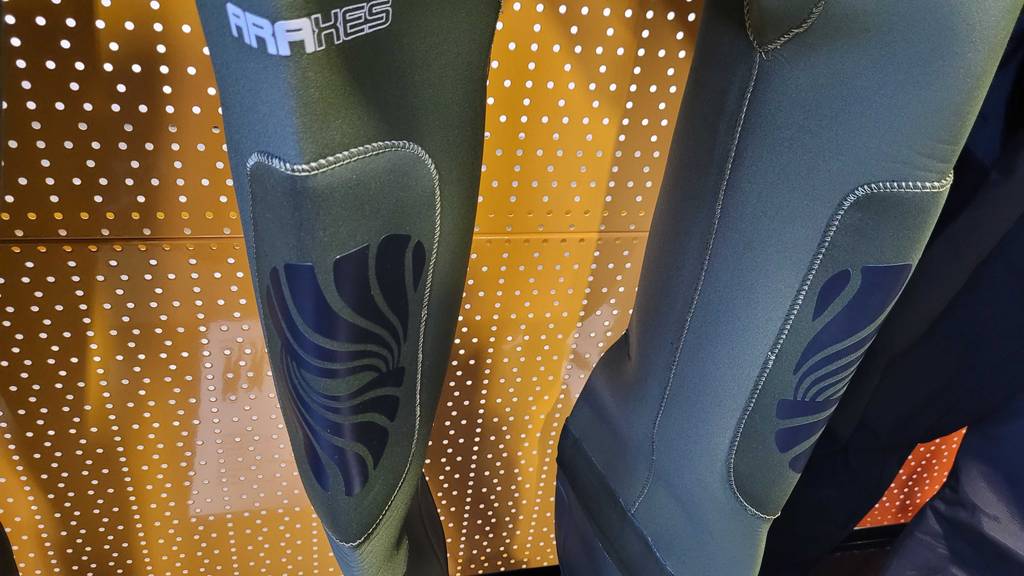 Im Test: Detailaufnahme der verstärkten Knie einer Wathose.